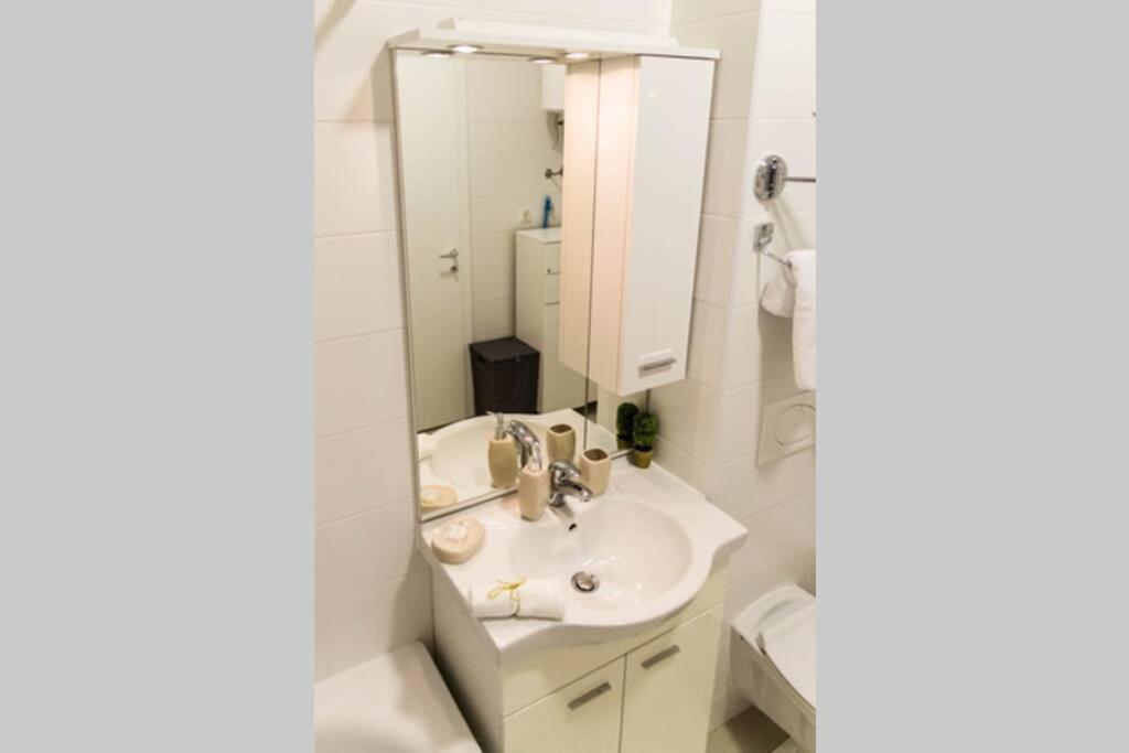 Fantasy Apartment Tuzla Esterno foto