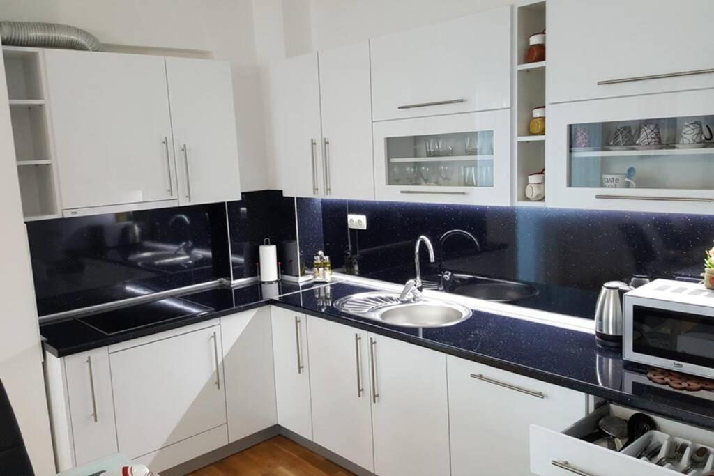 Fantasy Apartment Tuzla Esterno foto